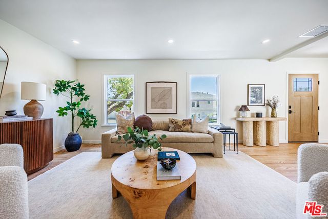 4325 Price Street, Los Angeles, CA 90027