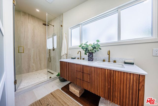 4325 Price Street, Los Angeles, CA 90027