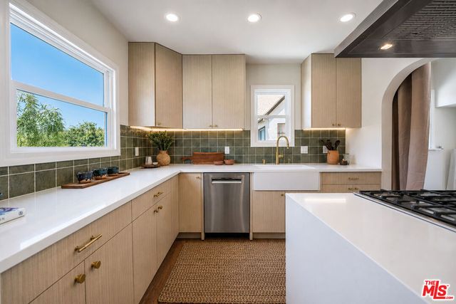 4325 Price Street, Los Angeles, CA 90027