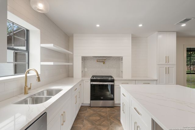 520 Sagecrest Dr., San Antonio, TX 78232