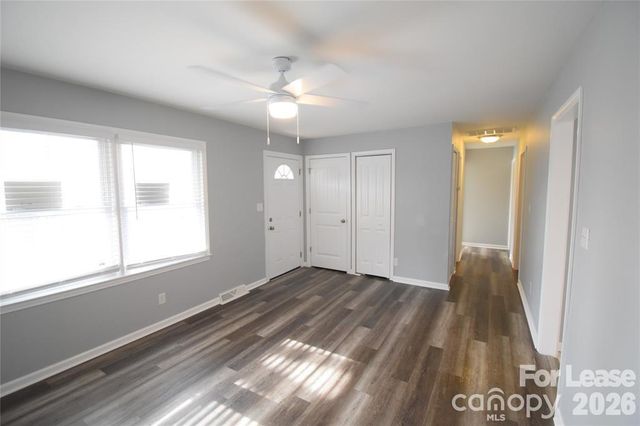 924 Edgegreen Drive, Charlotte, NC 28217