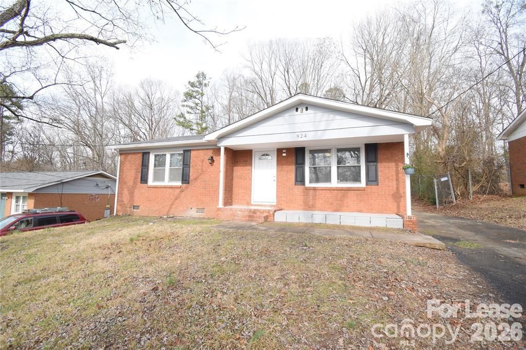 924 Edgegreen Drive, Charlotte, NC 28217