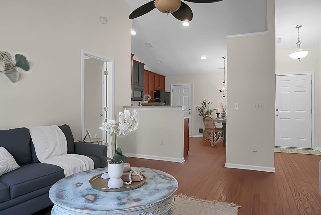 Image 10 of property listing at 7417 Painted Bunting Way, Hanahan, SC 29410