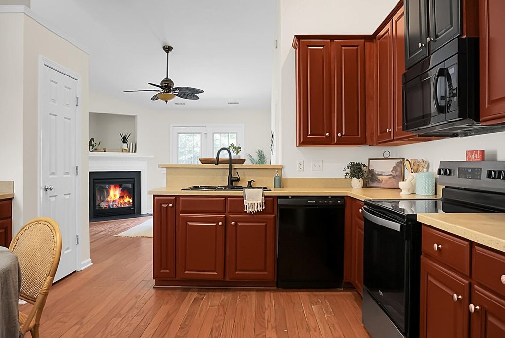 Image 16 of property listing at 7417 Painted Bunting Way, Hanahan, SC 29410