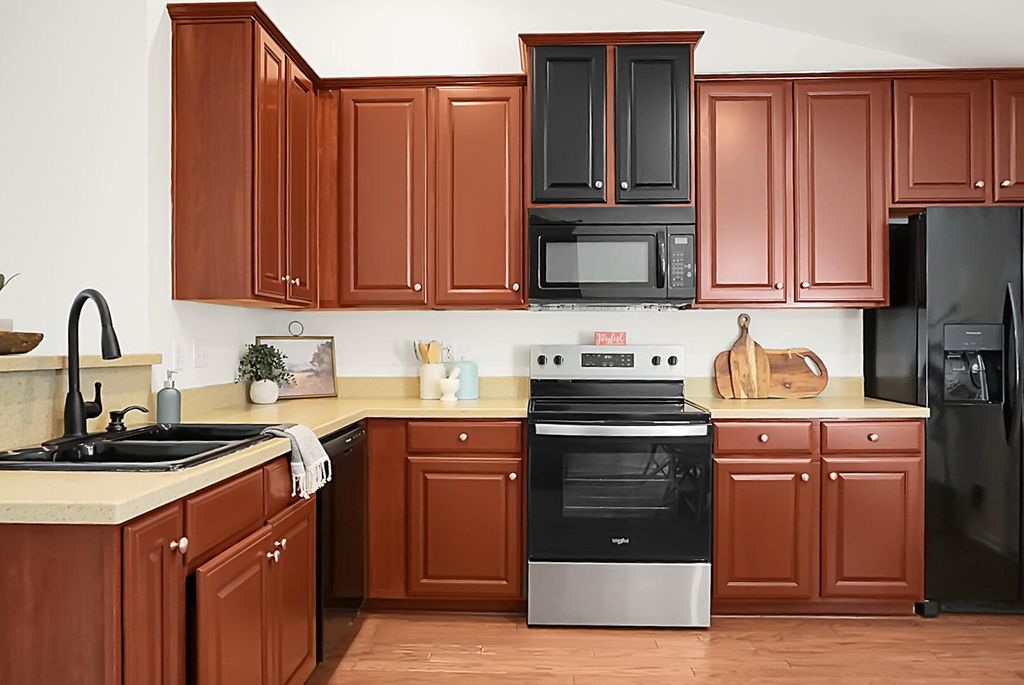 Image 18 of property listing at 7417 Painted Bunting Way, Hanahan, SC 29410