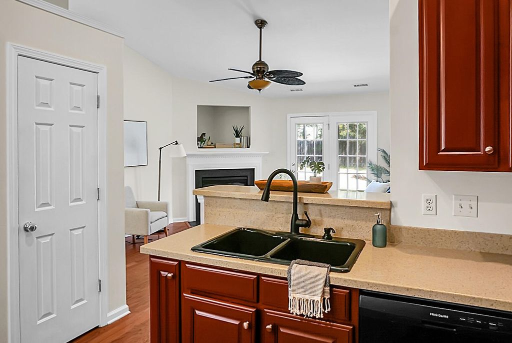 Image 19 of property listing at 7417 Painted Bunting Way, Hanahan, SC 29410