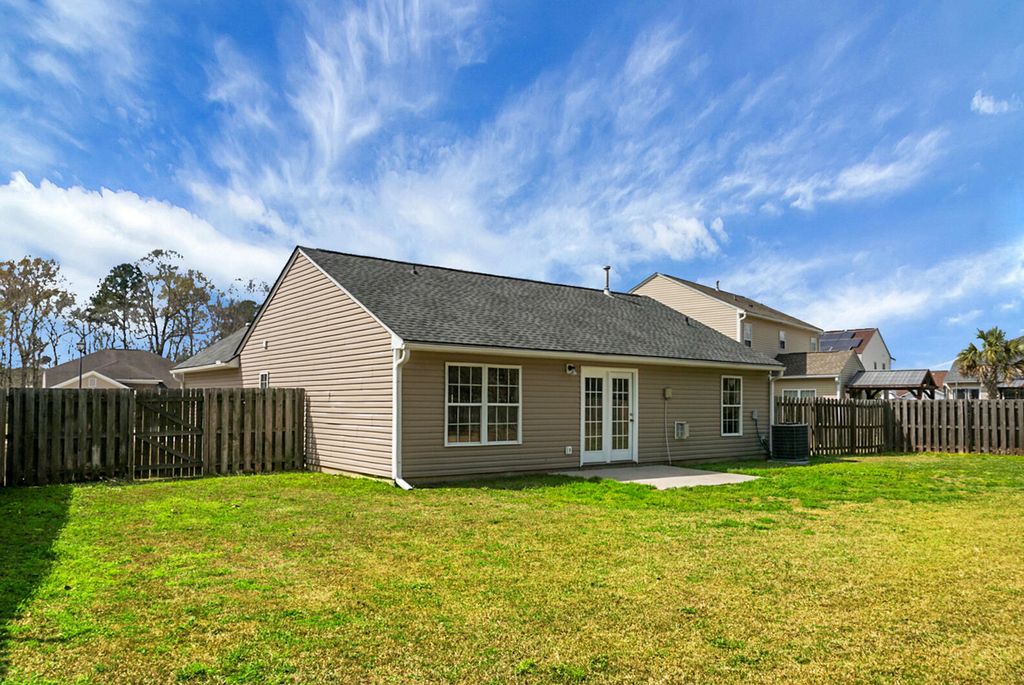 Image 43 of property listing at 7417 Painted Bunting Way, Hanahan, SC 29410