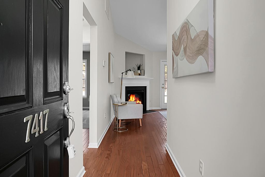 Image 7 of property listing at 7417 Painted Bunting Way, Hanahan, SC 29410