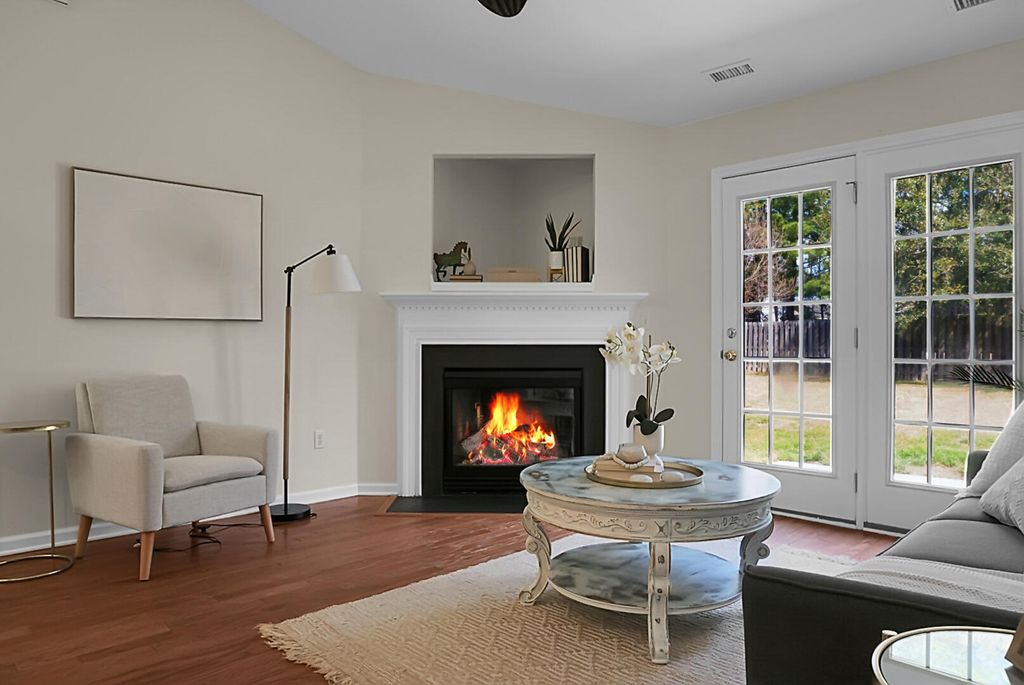 Image 8 of property listing at 7417 Painted Bunting Way, Hanahan, SC 29410