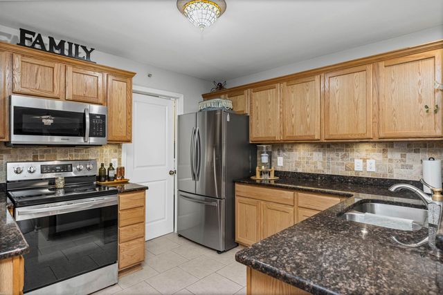 6817 Boulder Pointe Drive, Washington Twp, MI 48094