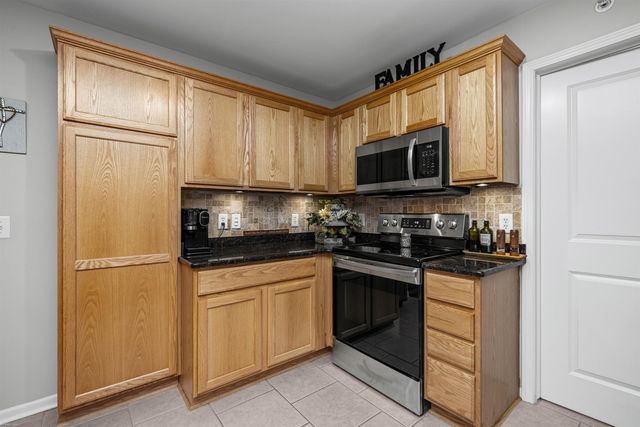 6817 Boulder Pointe Drive, Washington Twp, MI 48094