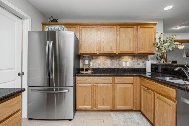 6817 Boulder Pointe Drive, Washington Twp, MI 48094