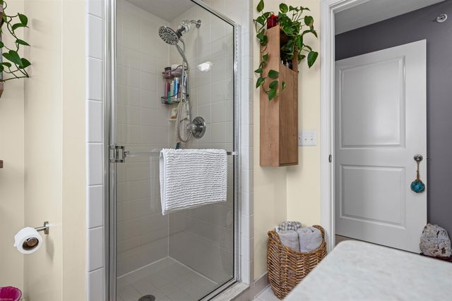 6817 Boulder Pointe Drive, Washington Twp, MI 48094