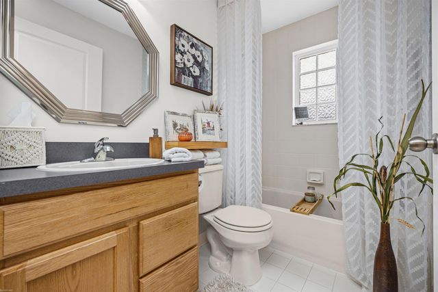 6817 Boulder Pointe Drive, Washington Twp, MI 48094