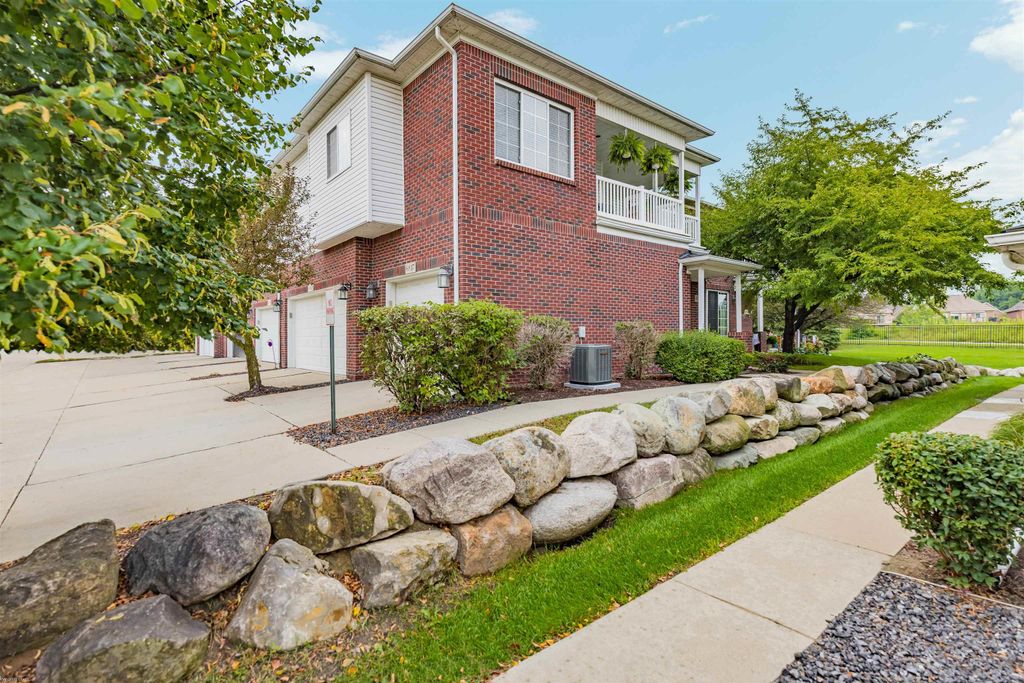6817 Boulder Pointe Drive, Washington Twp, MI 48094