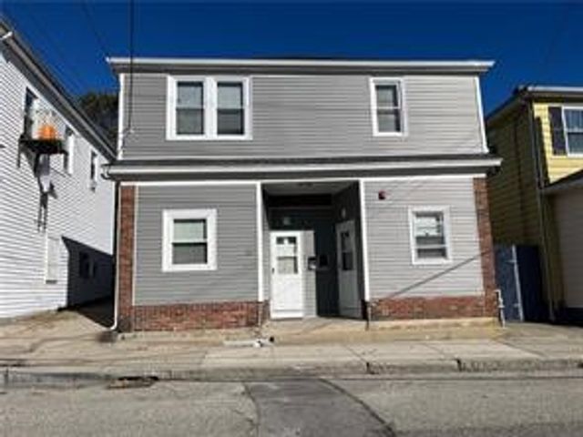 217 State Street 2R, Bristol, RI 02809