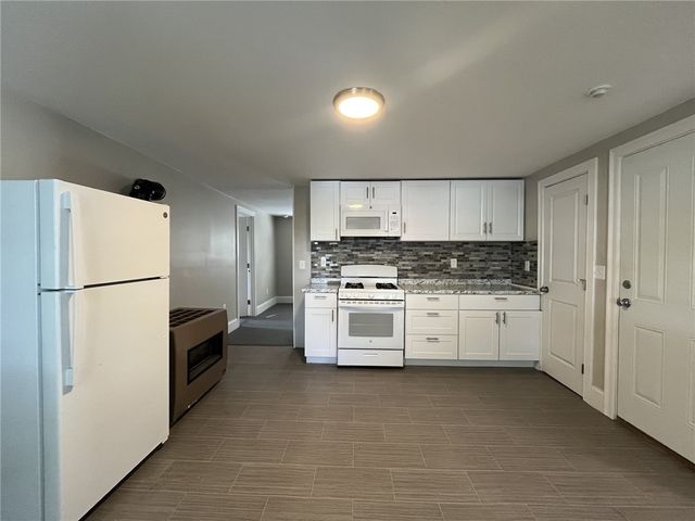 217 State Street 2R, Bristol, RI 02809