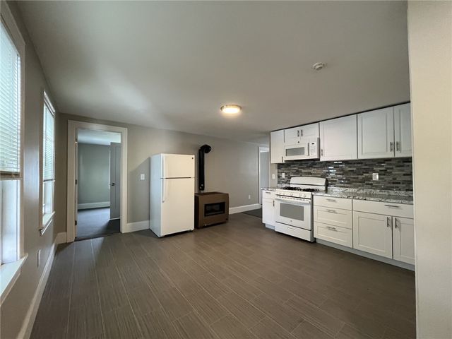 217 State Street 2R, Bristol, RI 02809