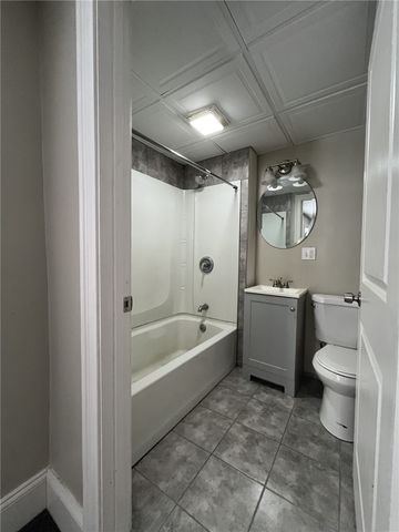 217 State Street 2R, Bristol, RI 02809