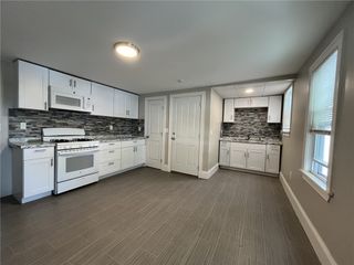 217 State Street 2R, Bristol, RI 02809