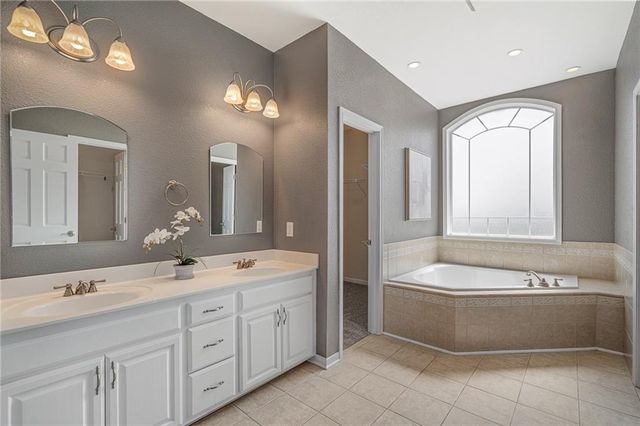 24611 Woodland Circle, Lee's Summit, MO 64086