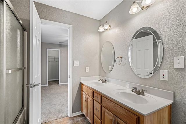 24611 Woodland Circle, Lee's Summit, MO 64086
