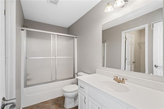 24611 Woodland Circle, Lee's Summit, MO 64086
