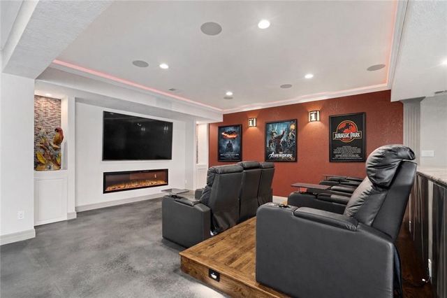 24611 Woodland Circle, Lee's Summit, MO 64086
