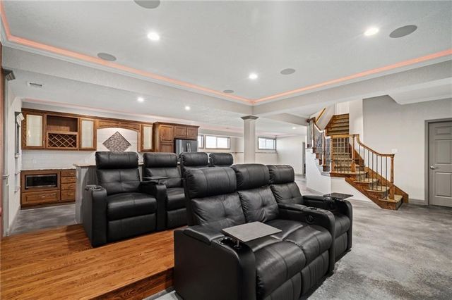 24611 Woodland Circle, Lee's Summit, MO 64086