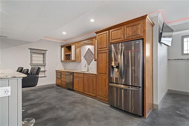 24611 Woodland Circle, Lee's Summit, MO 64086