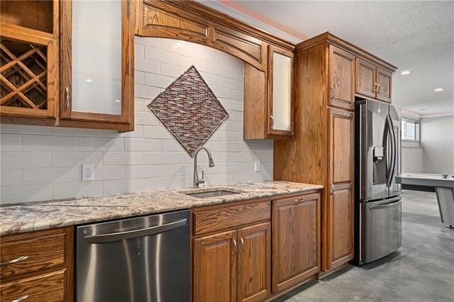 24611 Woodland Circle, Lee's Summit, MO 64086