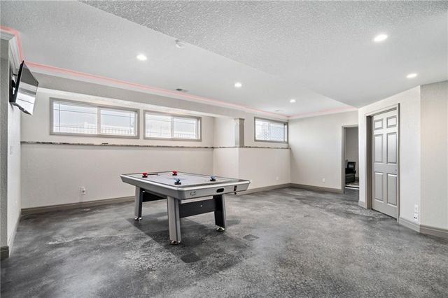 24611 Woodland Circle, Lee's Summit, MO 64086