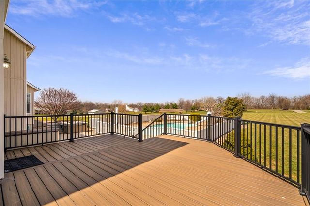 24611 Woodland Circle, Lee's Summit, MO 64086