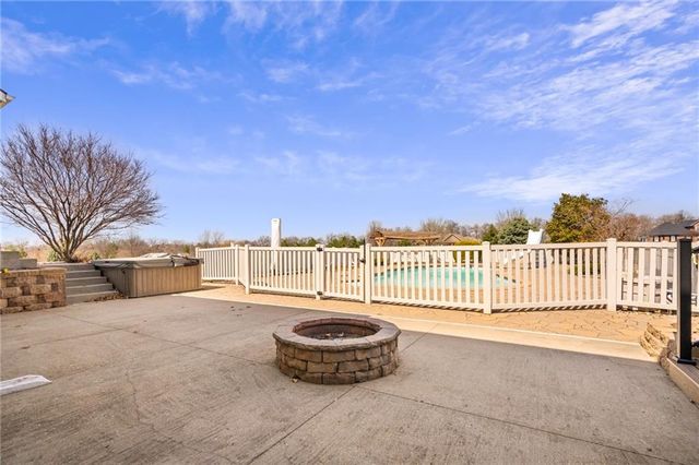 24611 Woodland Circle, Lee's Summit, MO 64086