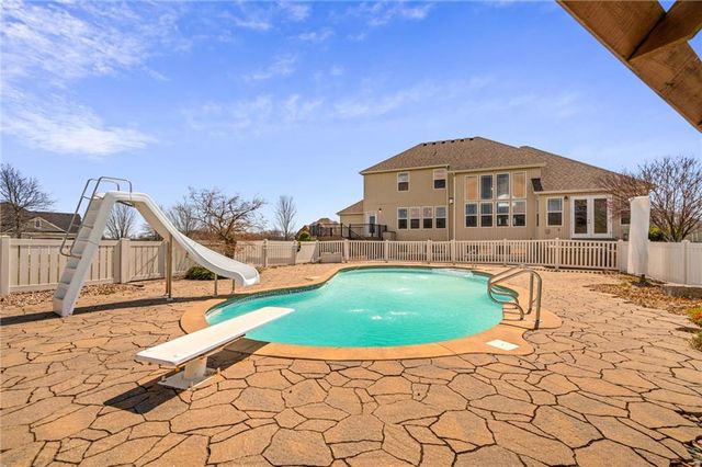 24611 Woodland Circle, Lee's Summit, MO 64086
