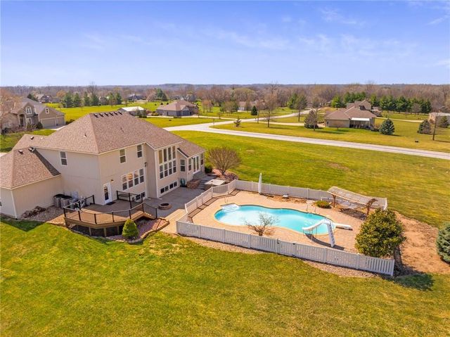 24611 Woodland Circle, Lee's Summit, MO 64086