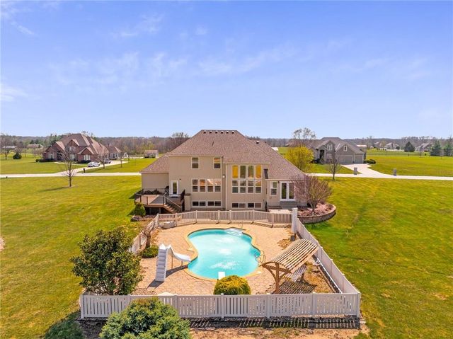 24611 Woodland Circle, Lee's Summit, MO 64086