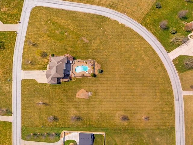 24611 Woodland Circle, Lee's Summit, MO 64086