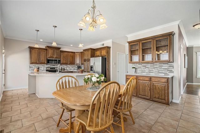 24611 Woodland Circle, Lee's Summit, MO 64086
