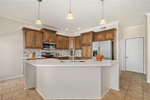 24611 Woodland Circle, Lee's Summit, MO 64086