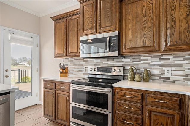 24611 Woodland Circle, Lee's Summit, MO 64086