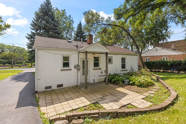 1335 College Avenue, Wheaton, IL 60187