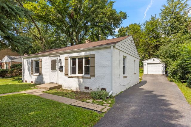 1335 College Avenue, Wheaton, IL 60187