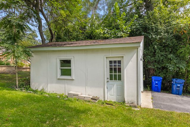 1335 College Avenue, Wheaton, IL 60187