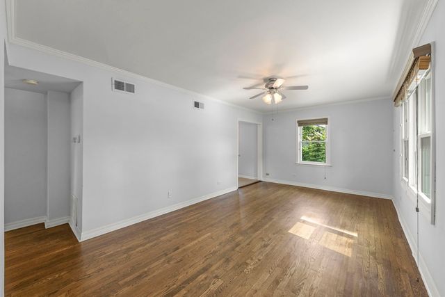 1335 College Avenue, Wheaton, IL 60187