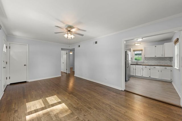 1335 College Avenue, Wheaton, IL 60187