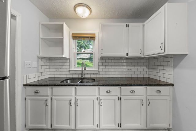 1335 College Avenue, Wheaton, IL 60187