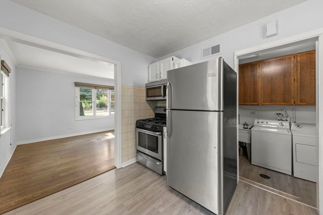 1335 College Avenue, Wheaton, IL 60187