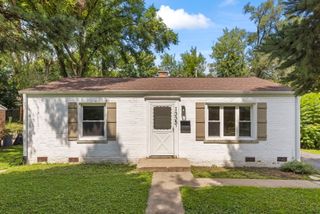 1335 College Avenue, Wheaton, IL 60187