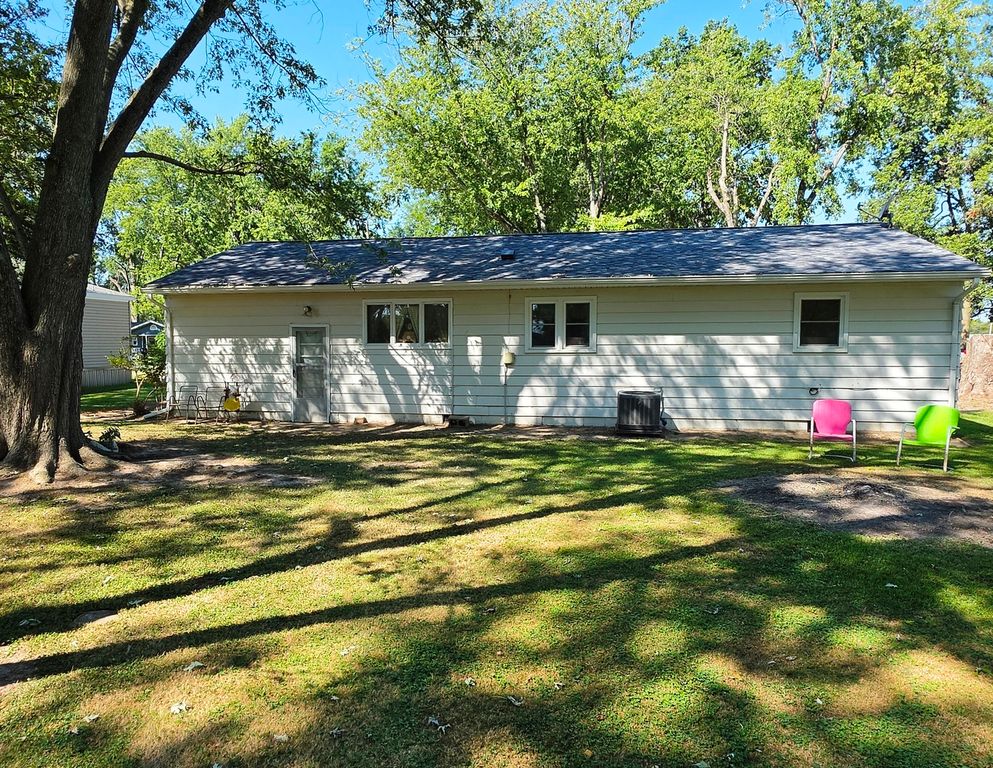 Image 2 of property listing at 108 N Linton Street, Odin, IL 62870